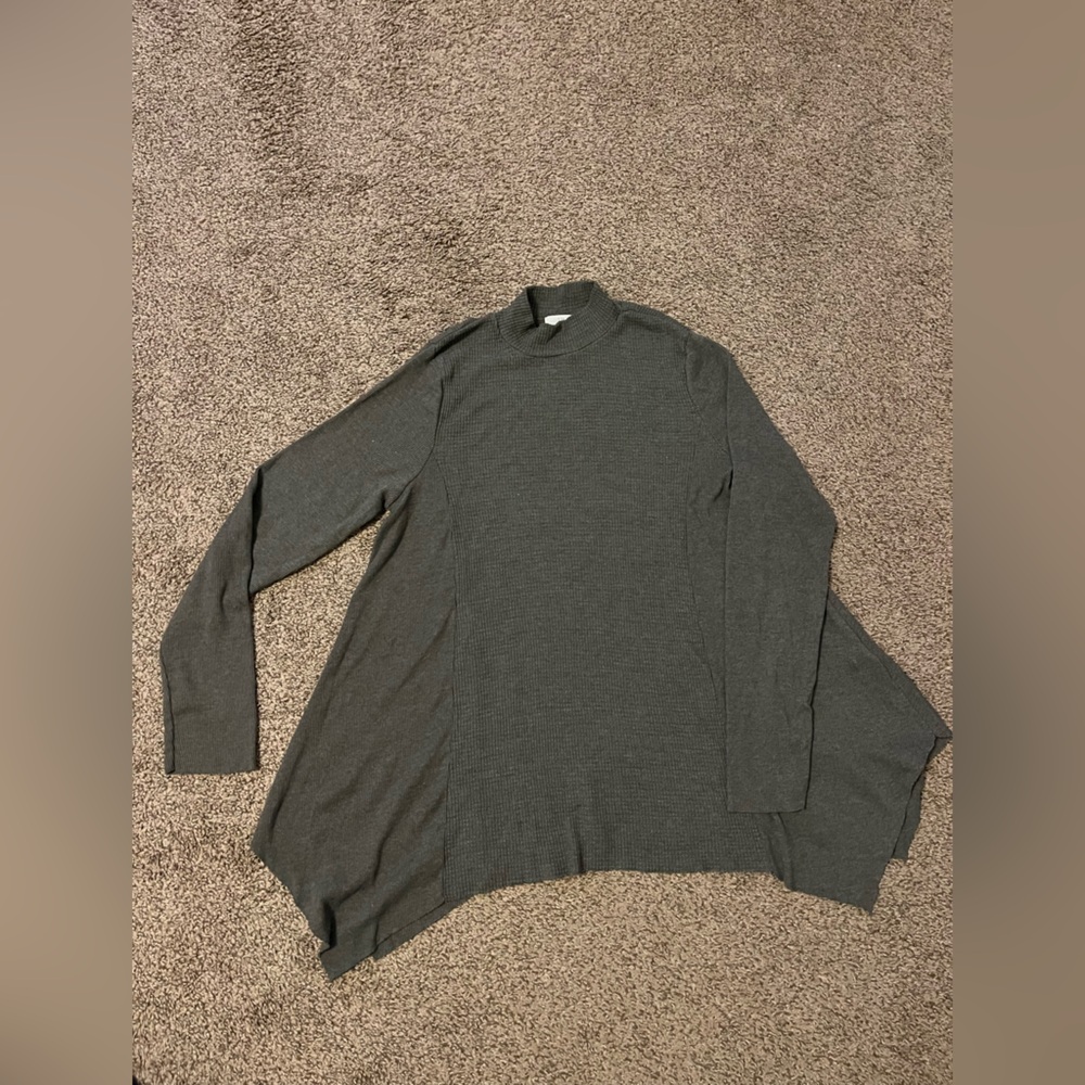 Gray long sleeve top high low on the sides